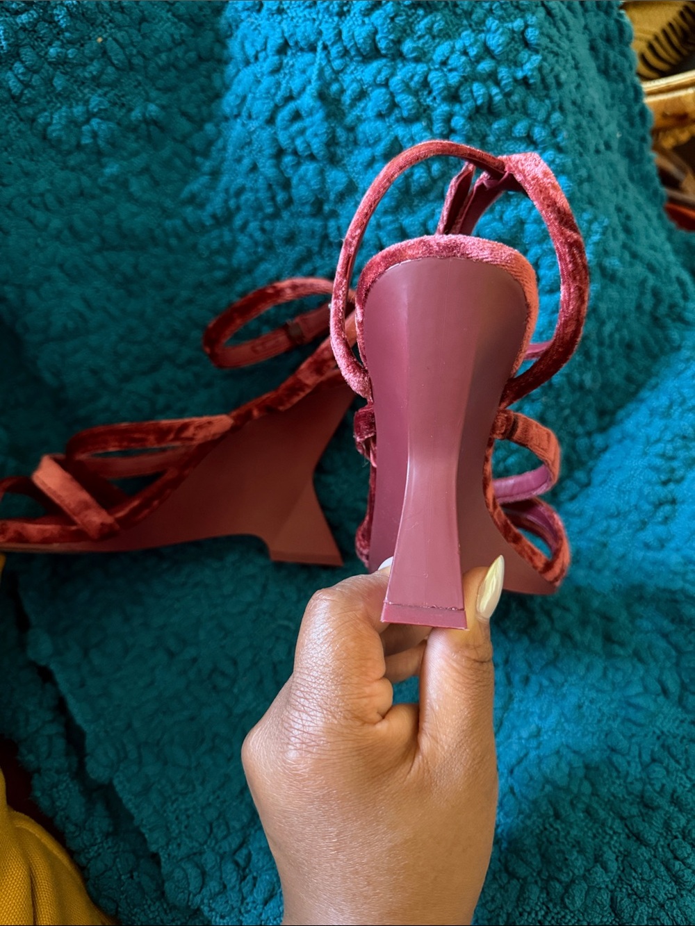 Gianni Bini wine red velvet strappy block heel sandals - Picture 4 of 4